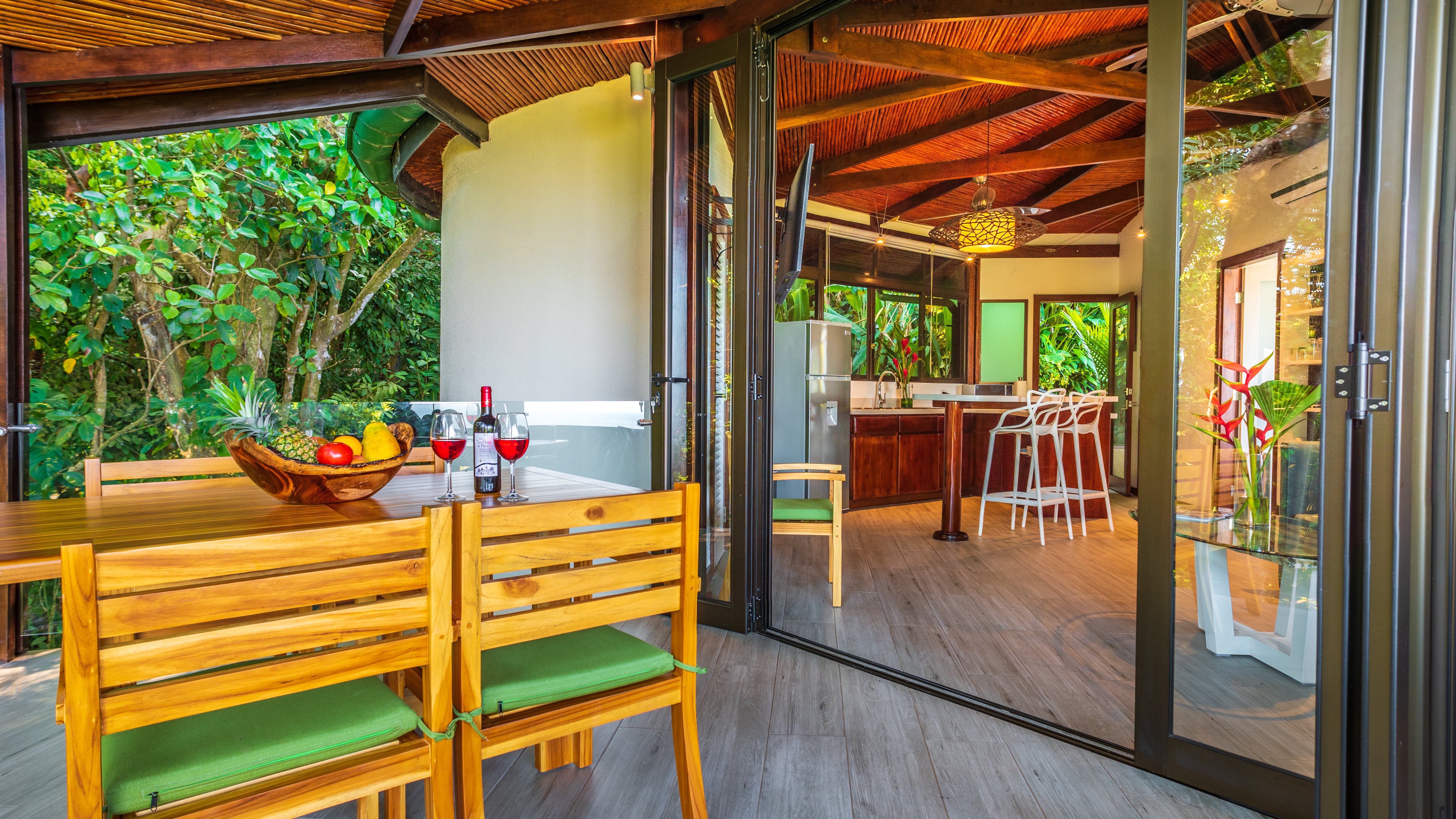 Outdoor Dining on Terrace