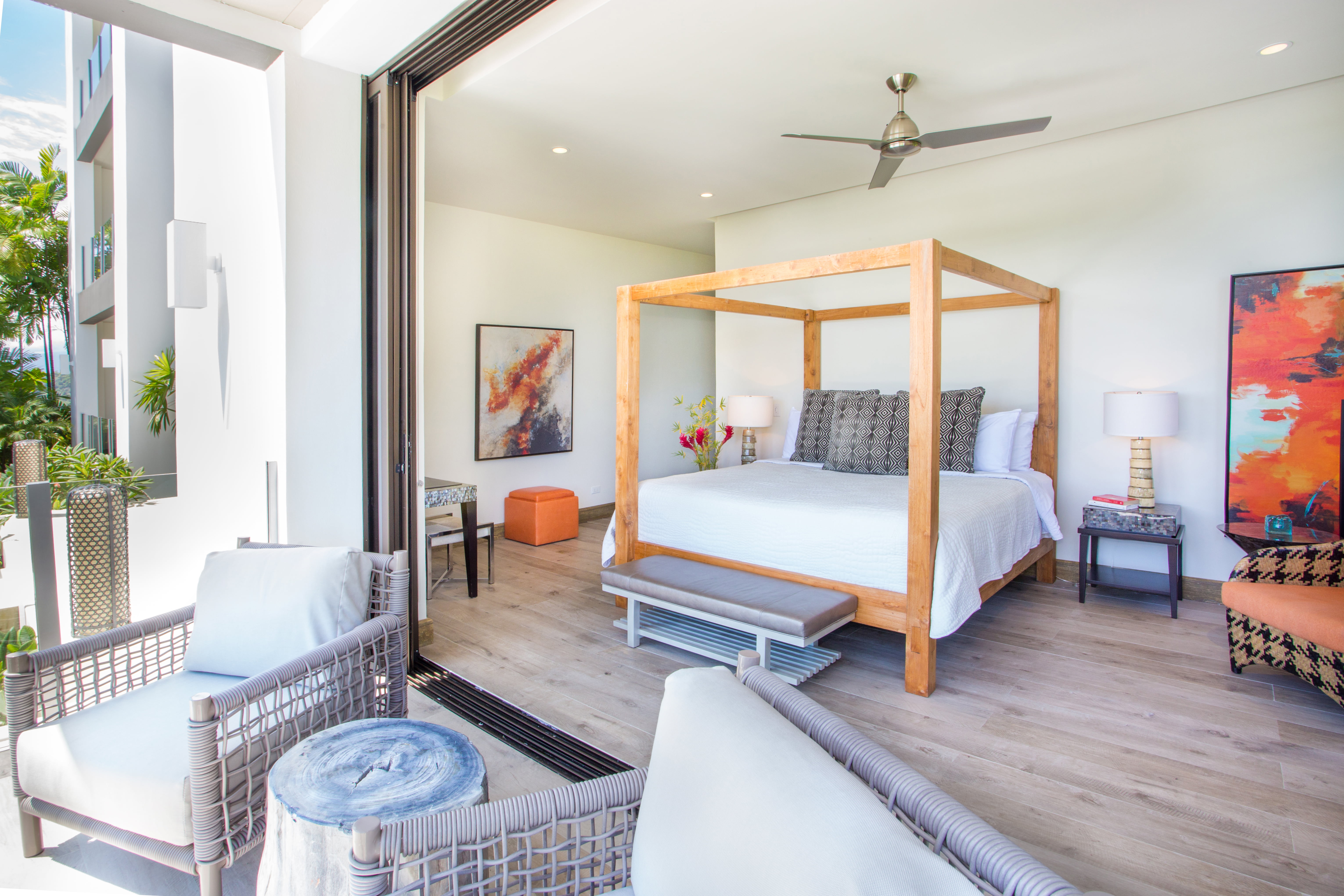 Guest suite - first floor - king bed