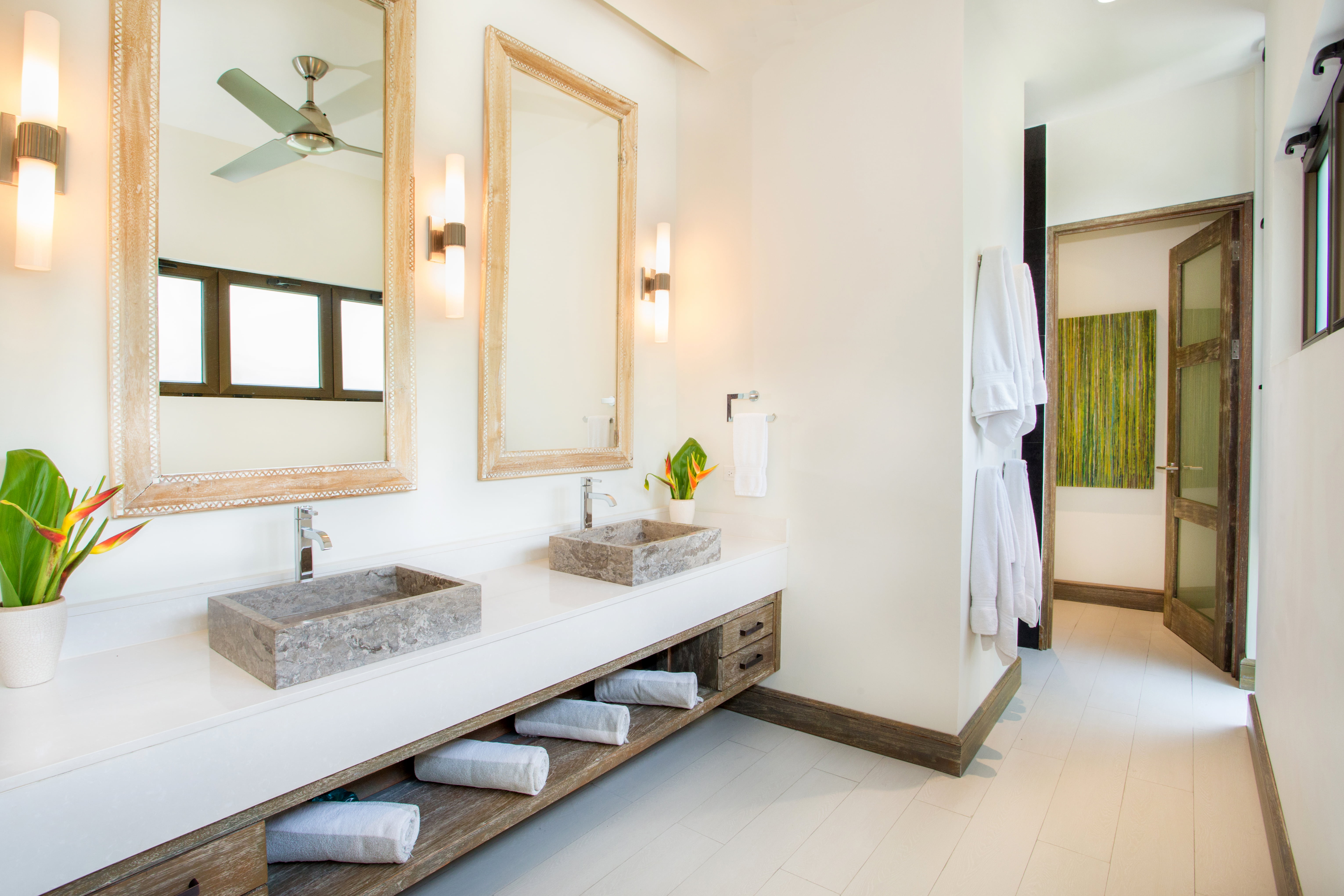 Guest suite - second floor - bath