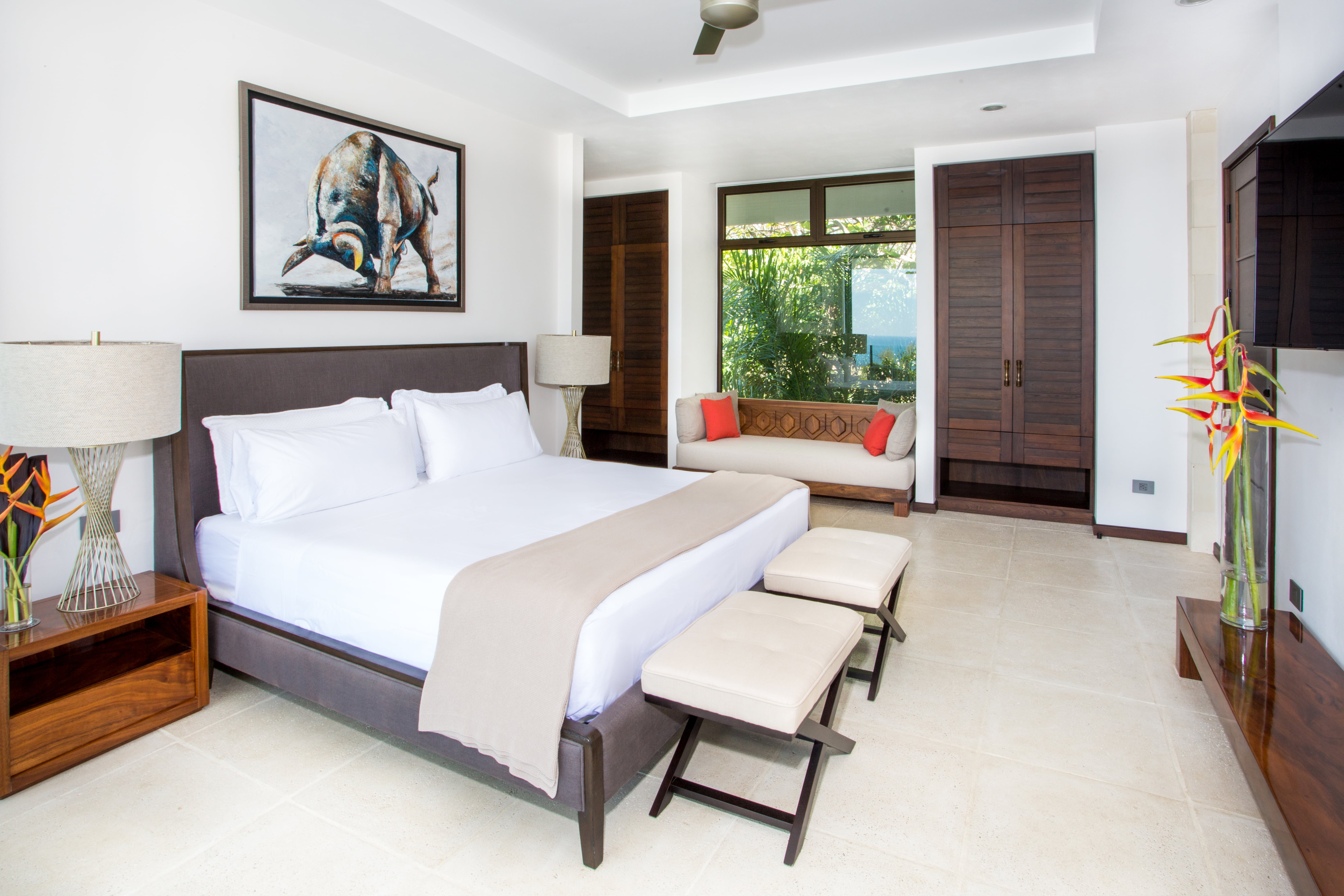 Daybed in the primary bedroom 4th floor accommodates a small child